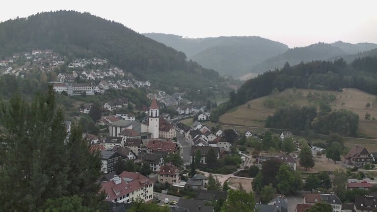Dieses Bild zeigt eine Webcam-Aufnahme von Ottenhöfen, aufgenommen am Montag, den 17.08.2026 um 07:10 Uhr