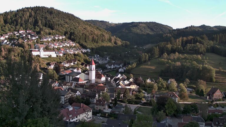 Dieses Bild zeigt eine Webcam-Aufnahme von Ottenhöfen, aufgenommen am Sonntag, den 06.09.2026 um 19:10 Uhr