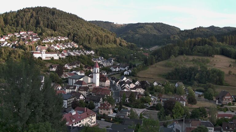 Dieses Bild zeigt eine Webcam-Aufnahme von Ottenhöfen, aufgenommen am Sonntag, den 09.08.2026 um 20:10 Uhr