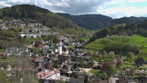 Dieses Bild zeigt eine Webcam-Aufnahme von Ottenhöfen, aufgenommen am Freitag, den 17.04.2026 um 16:10 Uhr