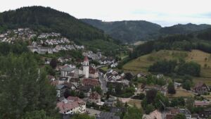 Dieses Bild zeigt eine Webcam-Aufnahme von Ottenhöfen, aufgenommen am Freitag, den 17.07.2026 um 16:30 Uhr