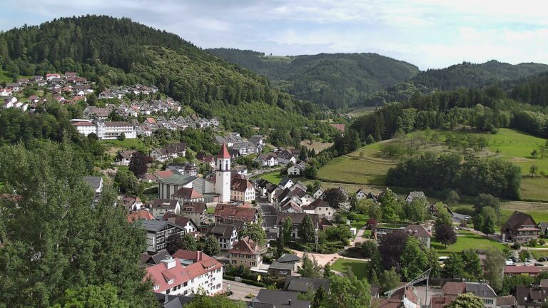 Dieses Bild zeigt eine Webcam-Aufnahme von Ottenhöfen, aufgenommen am Dienstag, den 16.06.2026 um 17:20 Uhr