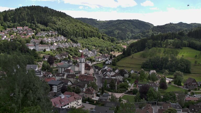 Dieses Bild zeigt eine Webcam-Aufnahme von Ottenhöfen, aufgenommen am Samstag, den 13.06.2026 um 15:00 Uhr
