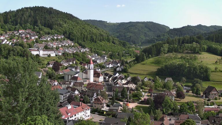 Dieses Bild zeigt eine Webcam-Aufnahme von Ottenhöfen, aufgenommen am Sonntag, den 24.05.2026 um 17:40 Uhr