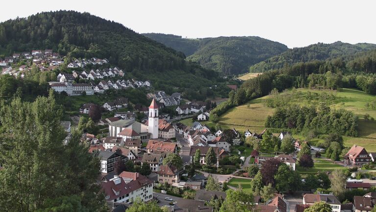 Dieses Bild zeigt eine Webcam-Aufnahme von Ottenhöfen, aufgenommen am Montag, den 08.06.2026 um 07:10 Uhr
