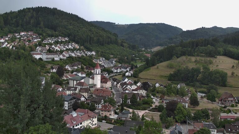 Dieses Bild zeigt eine Webcam-Aufnahme von Ottenhöfen, aufgenommen am Dienstag, den 04.08.2026 um 18:40 Uhr