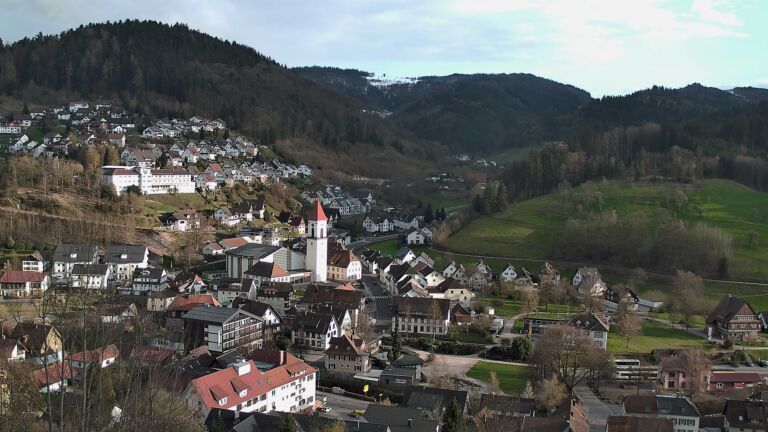 Dieses Bild zeigt eine Webcam-Aufnahme von Ottenhöfen, aufgenommen am Freitag, den 27.03.2026 um 17:40 Uhr