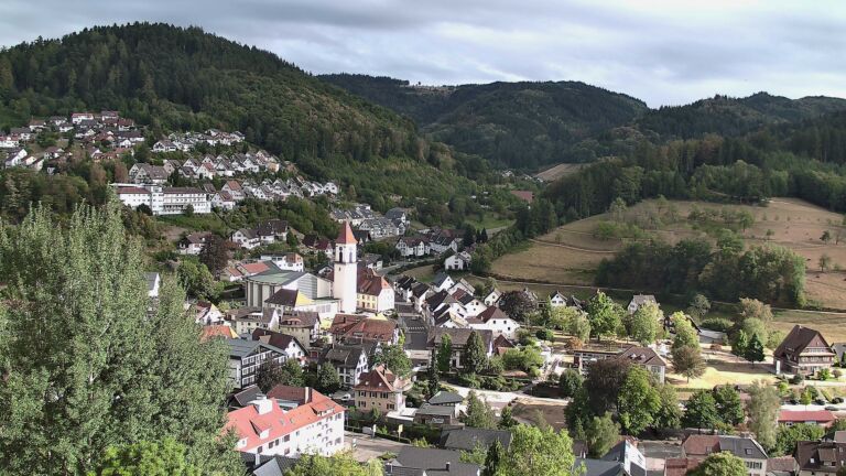 Dieses Bild zeigt eine Webcam-Aufnahme von Ottenhöfen, aufgenommen am Donnerstag, den 20.08.2026 um 18:00 Uhr