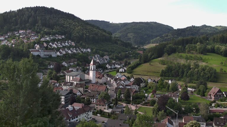 Dieses Bild zeigt eine Webcam-Aufnahme von Ottenhöfen, aufgenommen am Mittwoch, den 17.06.2026 um 08:00 Uhr