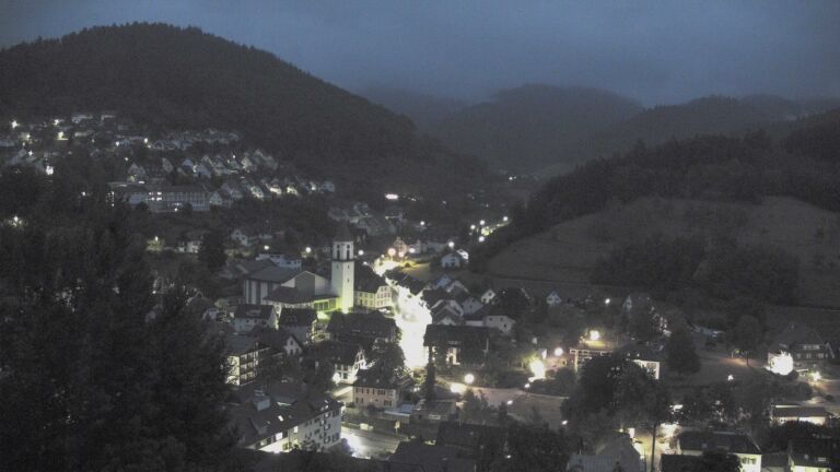 Dieses Bild zeigt eine Webcam-Aufnahme von Ottenhöfen, aufgenommen am Sonntag, den 19.07.2026 um 05:00 Uhr