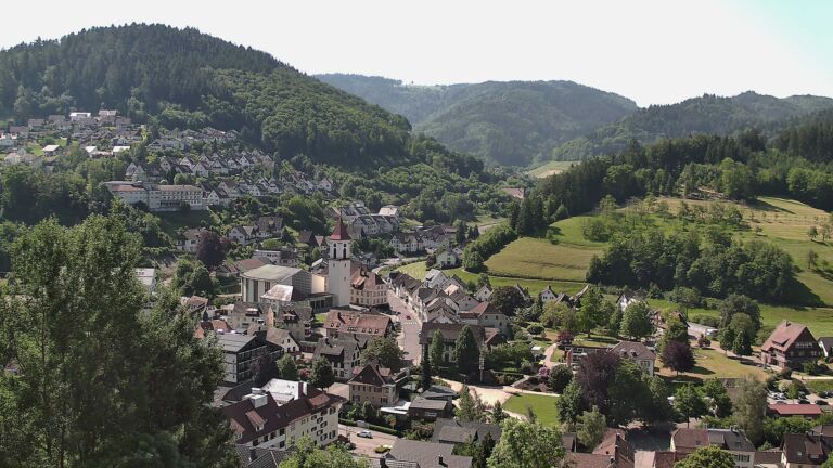 Dieses Bild zeigt eine Webcam-Aufnahme von Ottenhöfen, aufgenommen am Dienstag, den 26.05.2026 um 10:50 Uhr
