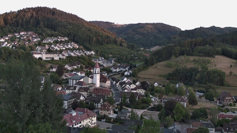 Dieses Bild zeigt eine Webcam-Aufnahme von Ottenhöfen, aufgenommen am Freitag, den 14.08.2026 um 20:20 Uhr