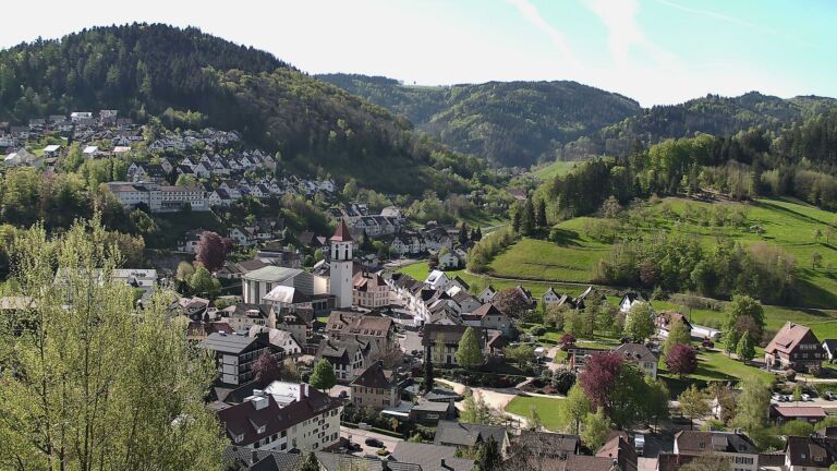 Dieses Bild zeigt eine Webcam-Aufnahme von Ottenhöfen, aufgenommen am Freitag, den 24.04.2026 um 10:10 Uhr