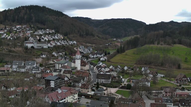 Dieses Bild zeigt eine Webcam-Aufnahme von Ottenhöfen, aufgenommen am Freitag, den 13.03.2026 um 13:00 Uhr