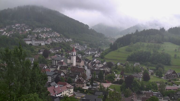 Dieses Bild zeigt eine Webcam-Aufnahme von Ottenhöfen, aufgenommen am Montag, den 11.05.2026 um 18:30 Uhr