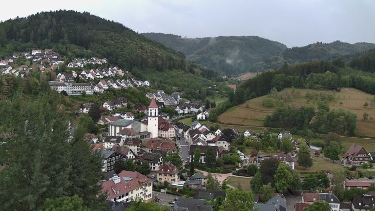 Dieses Bild zeigt eine Webcam-Aufnahme von Ottenhöfen, aufgenommen am Freitag, den 28.08.2026 um 09:00 Uhr