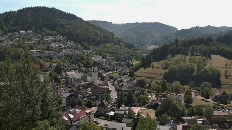 Dieses Bild zeigt eine Webcam-Aufnahme von Ottenhöfen, aufgenommen am Mittwoch, den 26.08.2026 um 13:20 Uhr