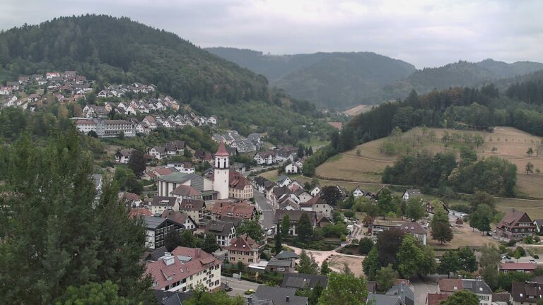 Dieses Bild zeigt eine Webcam-Aufnahme von Ottenhöfen, aufgenommen am Montag, den 17.08.2026 um 10:10 Uhr