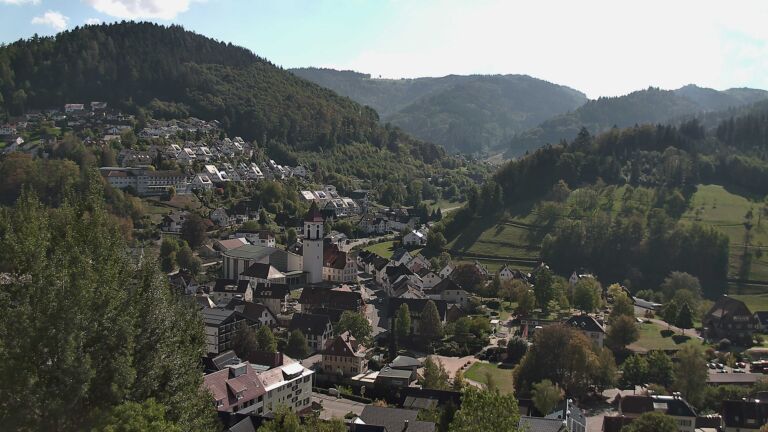 Dieses Bild zeigt eine Webcam-Aufnahme von Ottenhöfen, aufgenommen am Montag, den 05.10.2026 um 13:50 Uhr