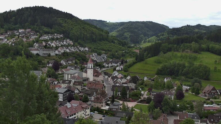 Dieses Bild zeigt eine Webcam-Aufnahme von Ottenhöfen, aufgenommen am Mittwoch, den 13.05.2026 um 10:50 Uhr