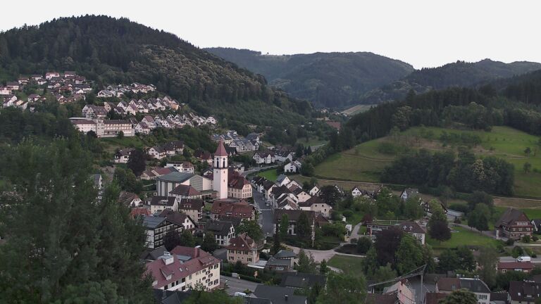 Dieses Bild zeigt eine Webcam-Aufnahme von Ottenhöfen, aufgenommen am Freitag, den 26.06.2026 um 21:00 Uhr