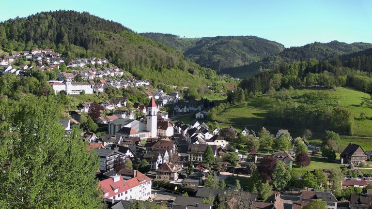 Dieses Bild zeigt eine Webcam-Aufnahme von Ottenhöfen, aufgenommen am Donnerstag, den 30.04.2026 um 18:40 Uhr