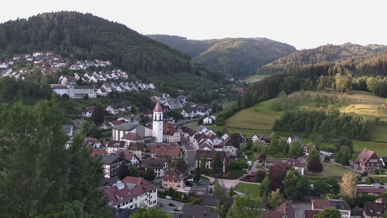Dieses Bild zeigt eine Webcam-Aufnahme von Ottenhöfen, aufgenommen am Dienstag, den 26.05.2026 um 06:30 Uhr