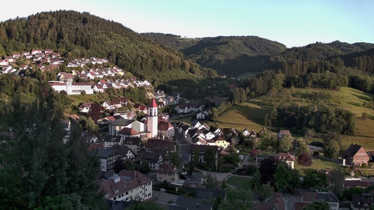 Dieses Bild zeigt eine Webcam-Aufnahme von Ottenhöfen, aufgenommen am Freitag, den 05.06.2026 um 20:30 Uhr