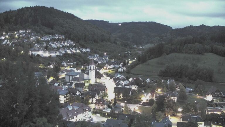 Dieses Bild zeigt eine Webcam-Aufnahme von Ottenhöfen, aufgenommen am Samstag, den 24.10.2026 um 07:30 Uhr
