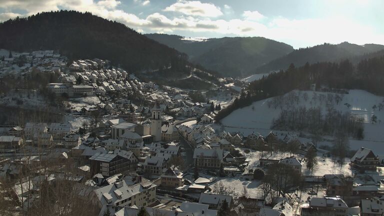 Dieses Bild zeigt eine Webcam-Aufnahme von Ottenhöfen, aufgenommen am Montag, den 05.01.2026 um 12:50 Uhr