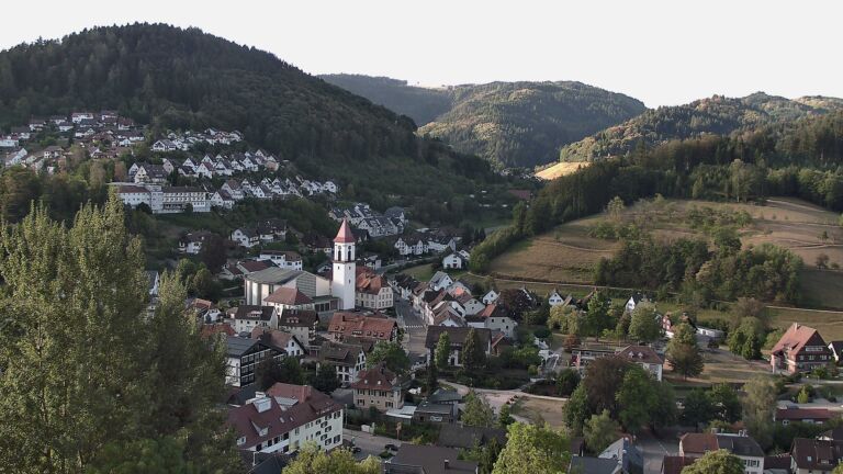 Dieses Bild zeigt eine Webcam-Aufnahme von Ottenhöfen, aufgenommen am Montag, den 24.08.2026 um 08:10 Uhr