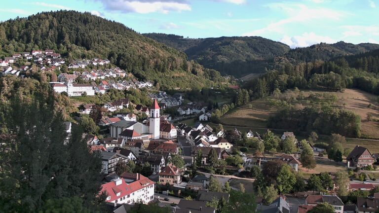 Dieses Bild zeigt eine Webcam-Aufnahme von Ottenhöfen, aufgenommen am Samstag, den 22.08.2026 um 19:10 Uhr