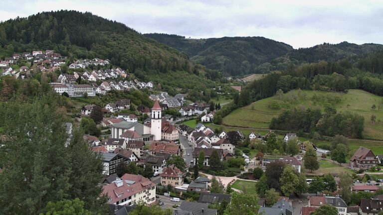Dieses Bild zeigt eine Webcam-Aufnahme von Ottenhöfen, aufgenommen am Freitag, den 18.09.2026 um 15:10 Uhr