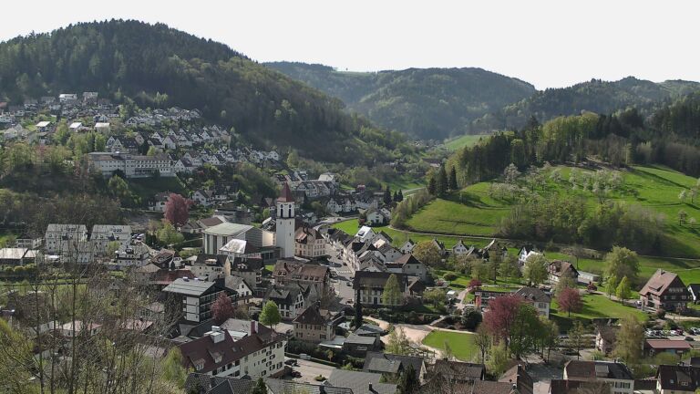 Dieses Bild zeigt eine Webcam-Aufnahme von Ottenhöfen, aufgenommen am Freitag, den 17.04.2026 um 10:40 Uhr