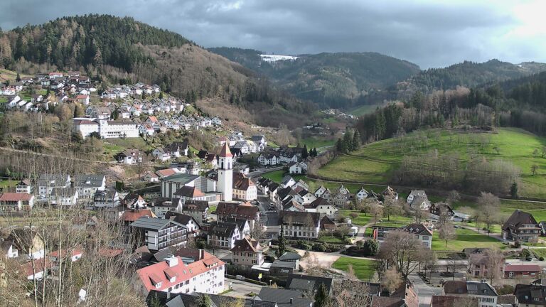 Dieses Bild zeigt eine Webcam-Aufnahme von Ottenhöfen, aufgenommen am Dienstag, den 31.03.2026 um 17:50 Uhr