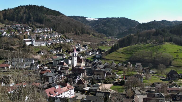 Dieses Bild zeigt eine Webcam-Aufnahme von Ottenhöfen, aufgenommen am Donnerstag, den 02.04.2026 um 16:30 Uhr