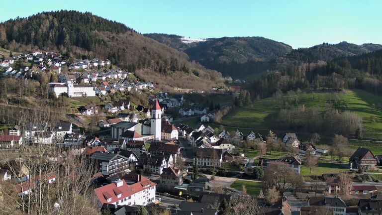 Dieses Bild zeigt eine Webcam-Aufnahme von Ottenhöfen, aufgenommen am Donnerstag, den 02.04.2026 um 18:40 Uhr