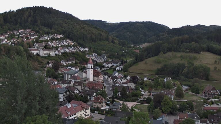 Dieses Bild zeigt eine Webcam-Aufnahme von Ottenhöfen, aufgenommen am Freitag, den 04.09.2026 um 19:20 Uhr