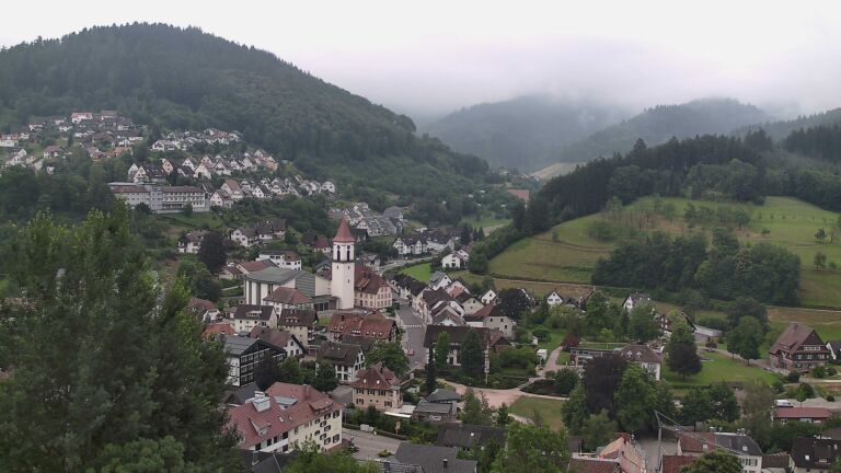 Dieses Bild zeigt eine Webcam-Aufnahme von Ottenhöfen, aufgenommen am Mittwoch, den 01.07.2026 um 07:10 Uhr
