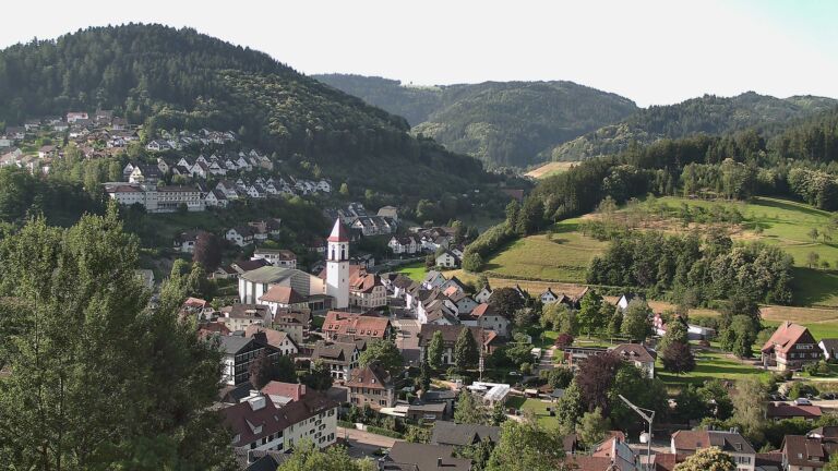 Dieses Bild zeigt eine Webcam-Aufnahme von Ottenhöfen, aufgenommen am Montag, den 22.06.2026 um 08:10 Uhr