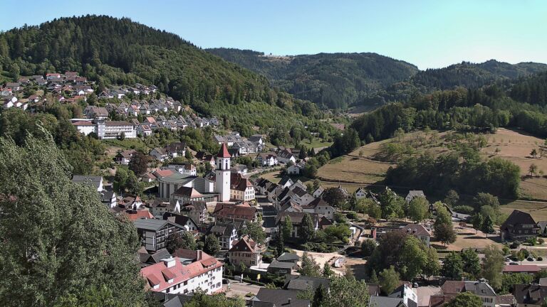 Dieses Bild zeigt eine Webcam-Aufnahme von Ottenhöfen, aufgenommen am Donnerstag, den 13.08.2026 um 16:30 Uhr