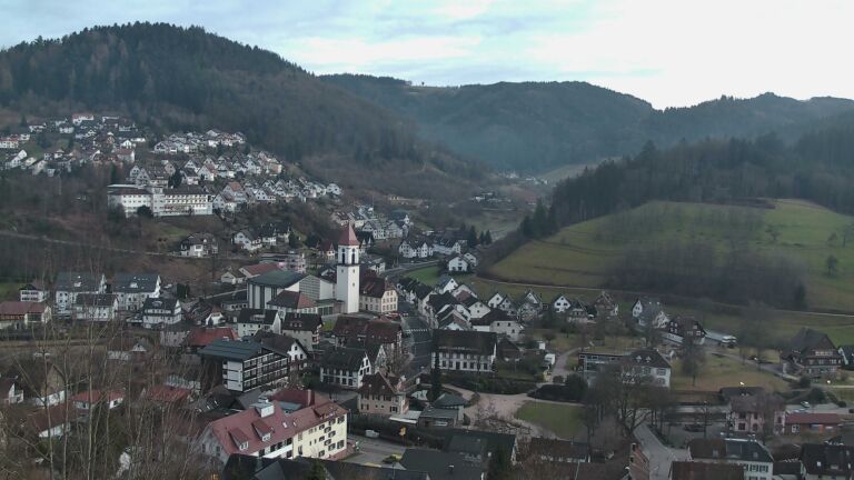 Dieses Bild zeigt eine Webcam-Aufnahme von Ottenhöfen, aufgenommen am Sonntag, den 01.02.2026 um 17:30 Uhr