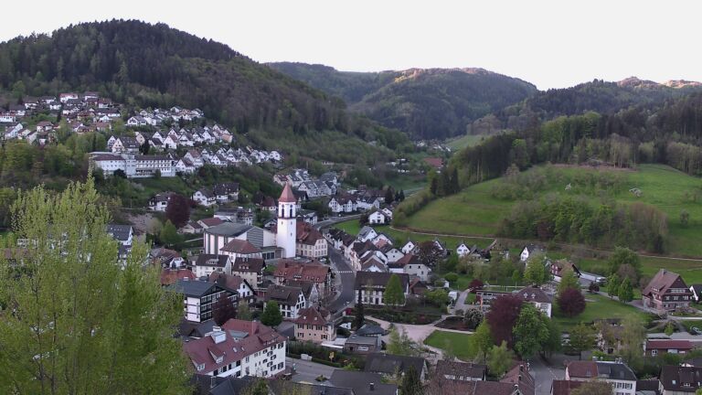 Dieses Bild zeigt eine Webcam-Aufnahme von Ottenhöfen, aufgenommen am Sonntag, den 26.04.2026 um 06:50 Uhr