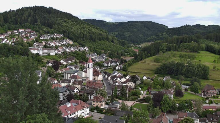 Dieses Bild zeigt eine Webcam-Aufnahme von Ottenhöfen, aufgenommen am Mittwoch, den 10.06.2026 um 19:20 Uhr