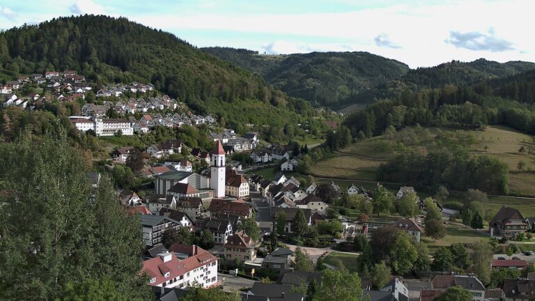 Dieses Bild zeigt eine Webcam-Aufnahme von Ottenhöfen, aufgenommen am Dienstag, den 01.09.2026 um 17:50 Uhr