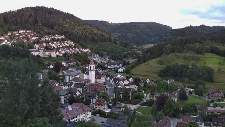 Dieses Bild zeigt eine Webcam-Aufnahme von Ottenhöfen, aufgenommen am Dienstag, den 09.06.2026 um 21:00 Uhr