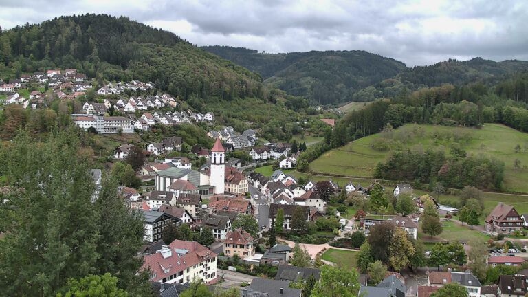 Dieses Bild zeigt eine Webcam-Aufnahme von Ottenhöfen, aufgenommen am Sonntag, den 11.10.2026 um 16:40 Uhr