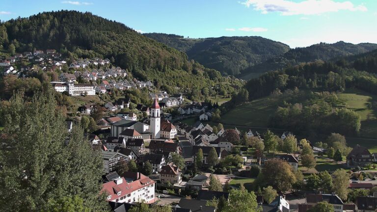 Dieses Bild zeigt eine Webcam-Aufnahme von Ottenhöfen, aufgenommen am Montag, den 12.10.2026 um 16:30 Uhr