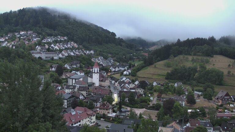 Dieses Bild zeigt eine Webcam-Aufnahme von Ottenhöfen, aufgenommen am Montag, den 27.07.2026 um 06:00 Uhr