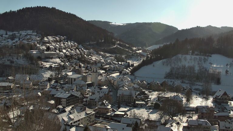 Dieses Bild zeigt eine Webcam-Aufnahme von Ottenhöfen, aufgenommen am Mittwoch, den 07.01.2026 um 13:00 Uhr